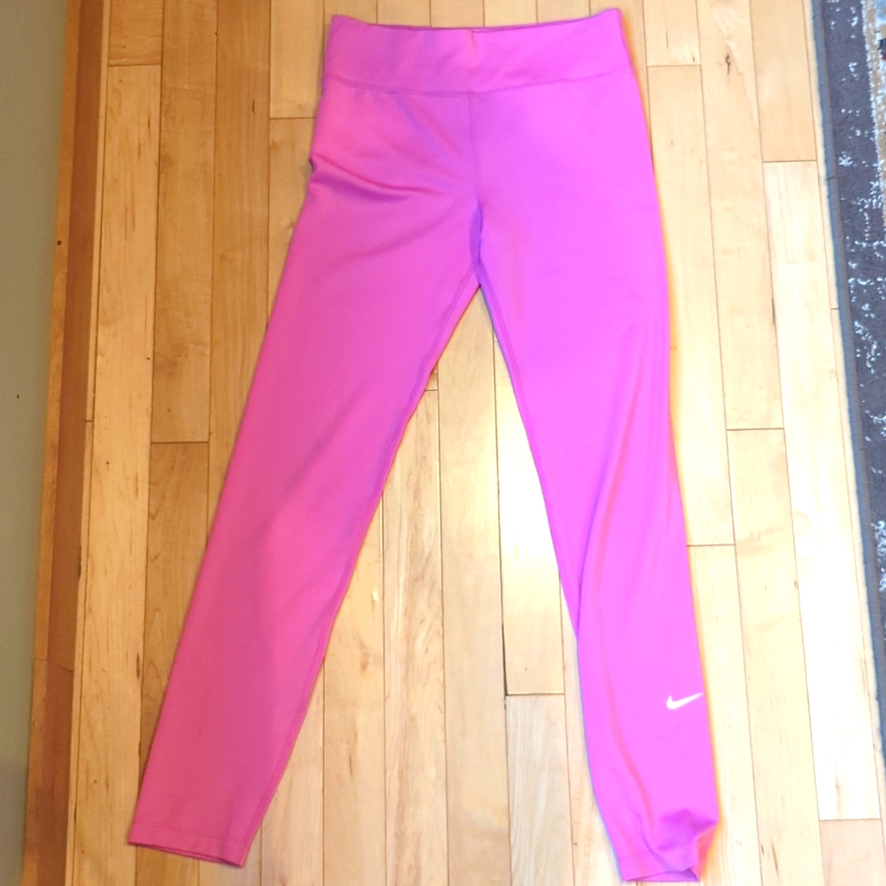 Nike Girls (big girls) Pink Full Length Leggings. Dri-Fit